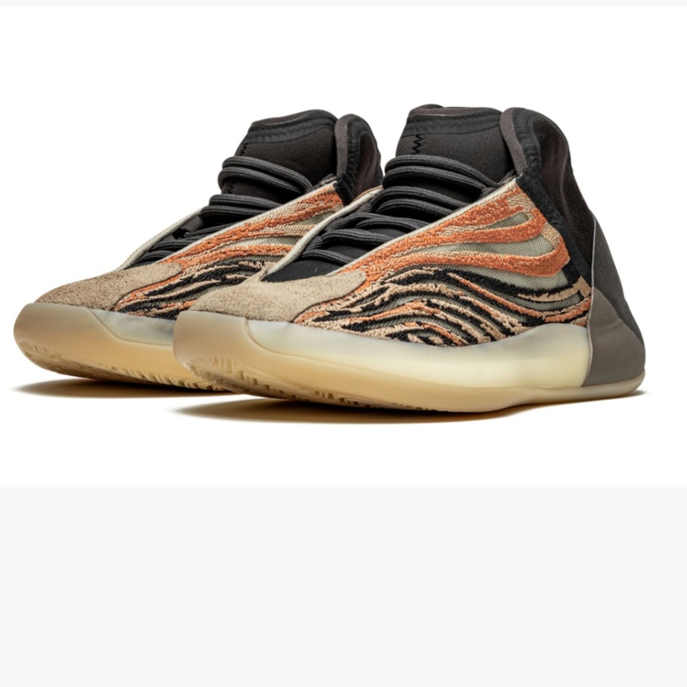 YEEZY QNTM Flash Orange men’s Size 6 Women’s 8